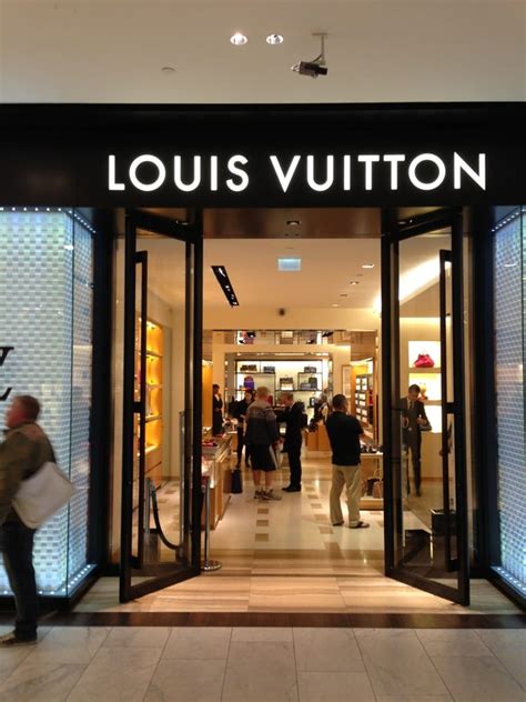 eigenaar van louis vuitton|Louis Vuitton holland.